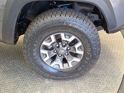 Used 2023 Toyota Tacoma TRD Off-Road AWD/4WD image 27