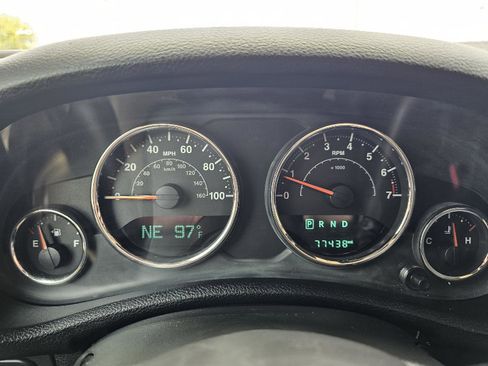 Used 2016 Jeep Wrangler Unlimited Rubicon w/ Connectivity Group image 21