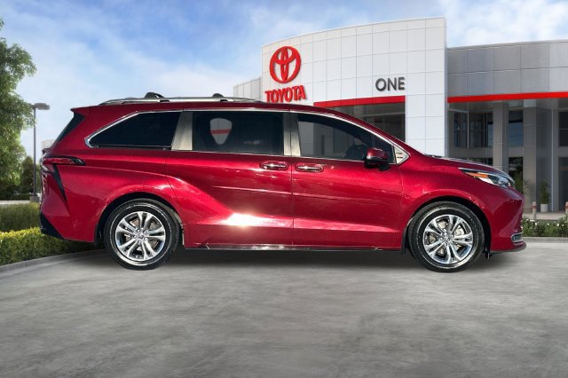Certified 2023 Toyota Sienna Platinum AWD/4WD image 3