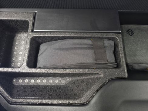 Used 2025 Rivian R1T Premium AWD/4WD image 32