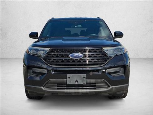 Used 2020 Ford Explorer XLT AWD/4WD image 2