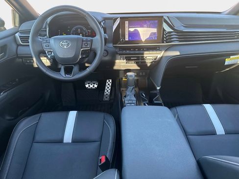 Used 2025 Toyota Camry SE image 14