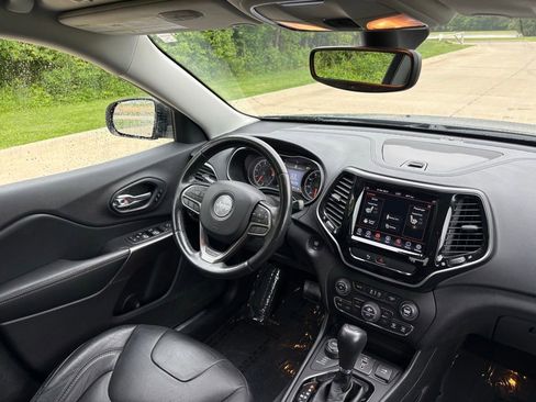 Used 2019 Jeep Cherokee Limited AWD/4WD image 31
