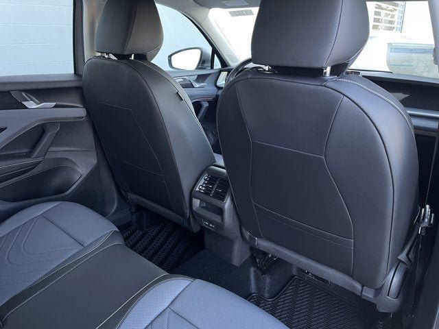 New 2025 Volkswagen Tiguan SE FWD image 28