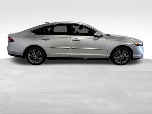 Used 2025 Honda Accord EX-L image 4