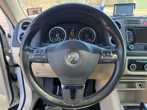 Used 2011 Volkswagen Tiguan S image 19