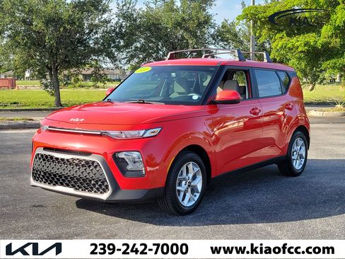 Certified 2022 Kia Soul S FWD image 3