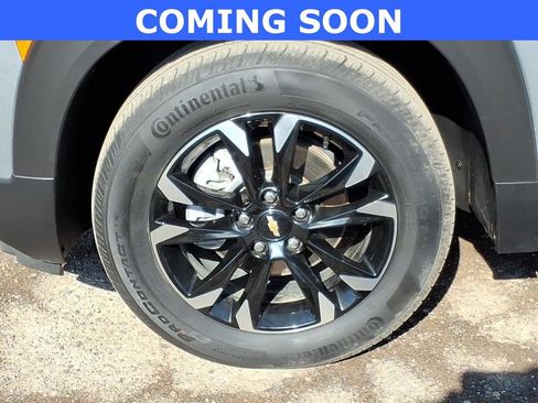 Used 2023 Chevrolet TrailBlazer LT w/ Convenience Package FWD image 9