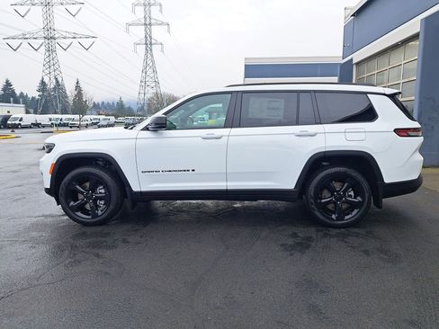 New 2025 Jeep Grand Cherokee L Limited w/ Luxury Tech Group II AWD/4WD image 2