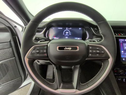 Certified 2025 Jeep Grand Cherokee Altitude AWD/4WD image 21