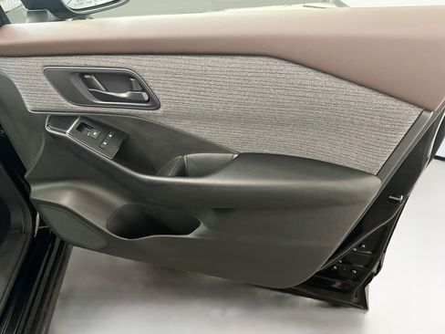Used 2023 Nissan Rogue S AWD/4WD image 32
