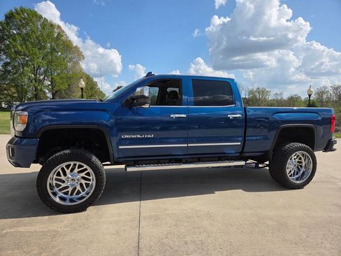 Used 2017 GMC Sierra 2500 Denali w/ Suspension Package, Off-Road image 1