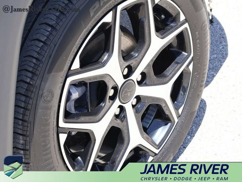 Used 2025 Jeep Compass Limited AWD/4WD image 38
