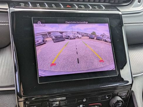 Used 2025 Jeep Grand Cherokee Altitude AWD/4WD image 21