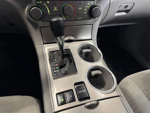 Used 2013 Toyota Highlander Limited image 19