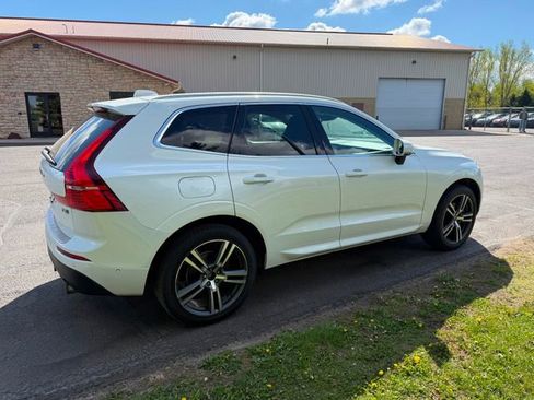 Used 2018 Volvo XC60 T5 Momentum w/ Vision Package AWD/4WD image 4
