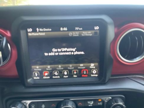 Used 2022 Jeep Wrangler Unlimited Rubicon w/ Cold Weather Group AWD/4WD image 11
