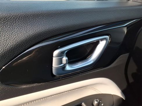 Used 2022 Jeep Compass Limited image 18