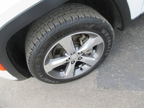 Used 2022 Jeep Grand Cherokee L Limited AWD/4WD image 14