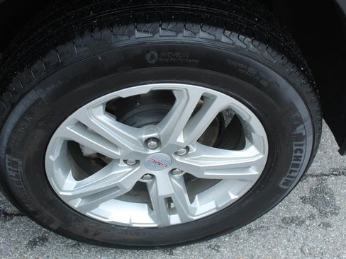 Used 2024 GMC Terrain SLE FWD image 12