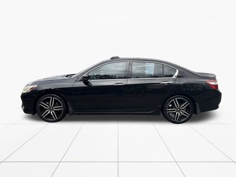 Used 2016 Honda Accord Touring image 5