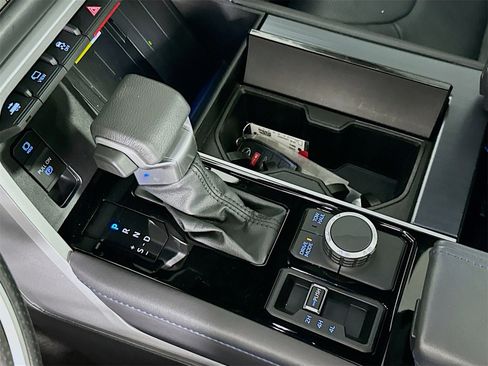 Used 2024 Toyota Tundra Platinum image 17