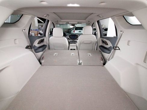 Used 2024 GMC Terrain Denali w/ Black Diamond Edition image 33