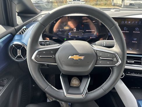 New 2026 Chevrolet Equinox EV LT image 17