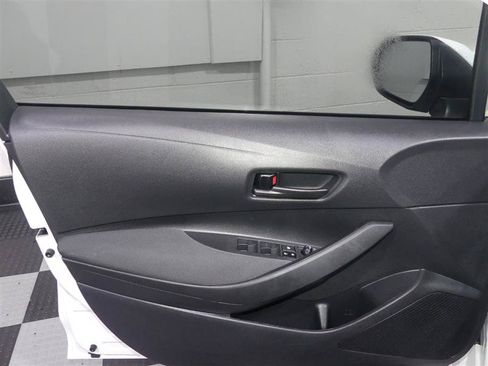 Used 2022 Toyota Corolla LE FWD image 17