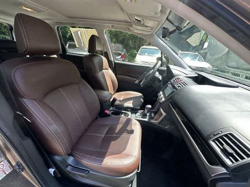 Used 2017 Subaru Forester 2.5i Touring AWD/4WD image 19