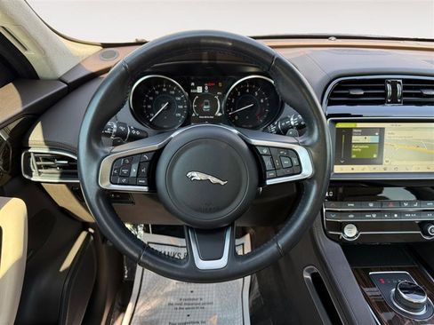 Used 2020 Jaguar F-PACE Prestige image 14