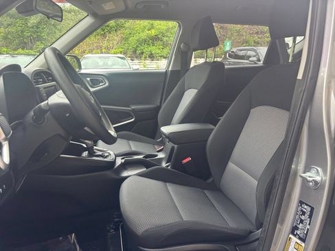 Used 2025 Kia Soul LX w/ LX Technology Package FWD image 34