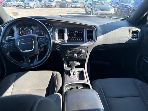 Used 2019 Dodge Charger SXT RWD image 12