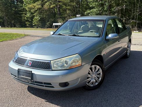 Used 2003 Saturn L-Series L200 w/ Audio Pkg I FWD image 2