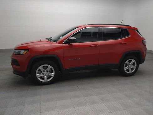 Used 2024 Jeep Compass Latitude AWD/4WD image 2
