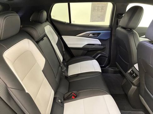 Certified 2025 Chevrolet Equinox EV LT FWD image 16