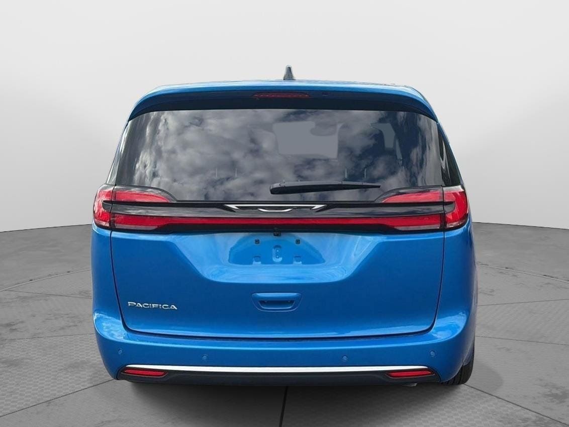 New 2027 Chrysler Pacifica Select FWD image 9