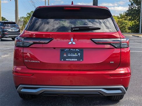 New 2025 Mitsubishi Outlander SE image 6