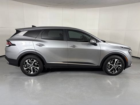 Used 2024 Kia Sportage EX FWD image 9