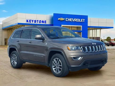 Used 2020 Jeep Grand Cherokee Laredo w/ Quick Order Package 2BN North AWD/4WD image 1