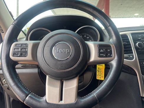 Used 2013 Jeep Grand Cherokee Laredo w/ Laredo E Group RWD image 10