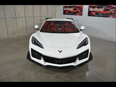 Used 2024 Chevrolet Corvette Z06 w/ Stealth Interior Trim Package RWD image 5