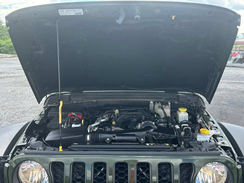 Used 2022 Jeep Gladiator Rubicon w/ Cold Weather Group AWD/4WD image 23