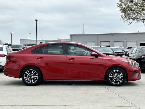 Used 2024 Kia Forte LXS image 3