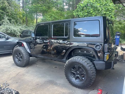 Used 2013 Jeep Wrangler Unlimited Sahara w/ Connectivity Group AWD/4WD image 6