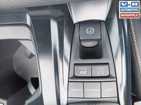 Used 2025 Toyota Camry SE FWD image 13