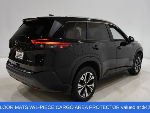 Used 2022 Nissan Rogue SV w/ SV Premium Package image 4
