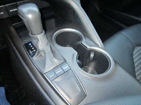 Used 2024 Toyota Camry SE image 30