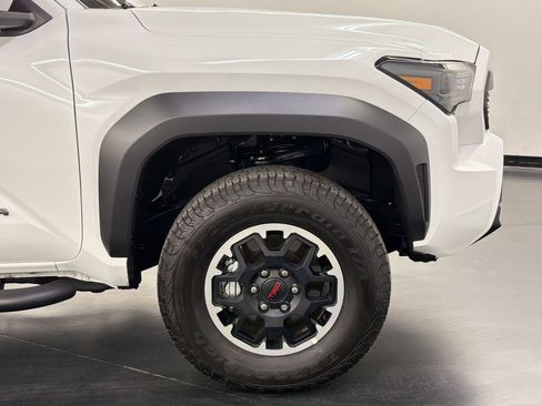 Used 2025 Toyota Tacoma TRD Off-Road AWD/4WD image 27