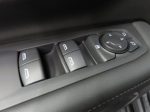 Used 2023 GMC Yukon SLE image 57